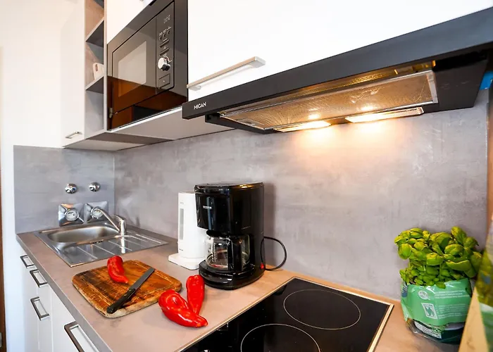 Marina45, 格洛米茨